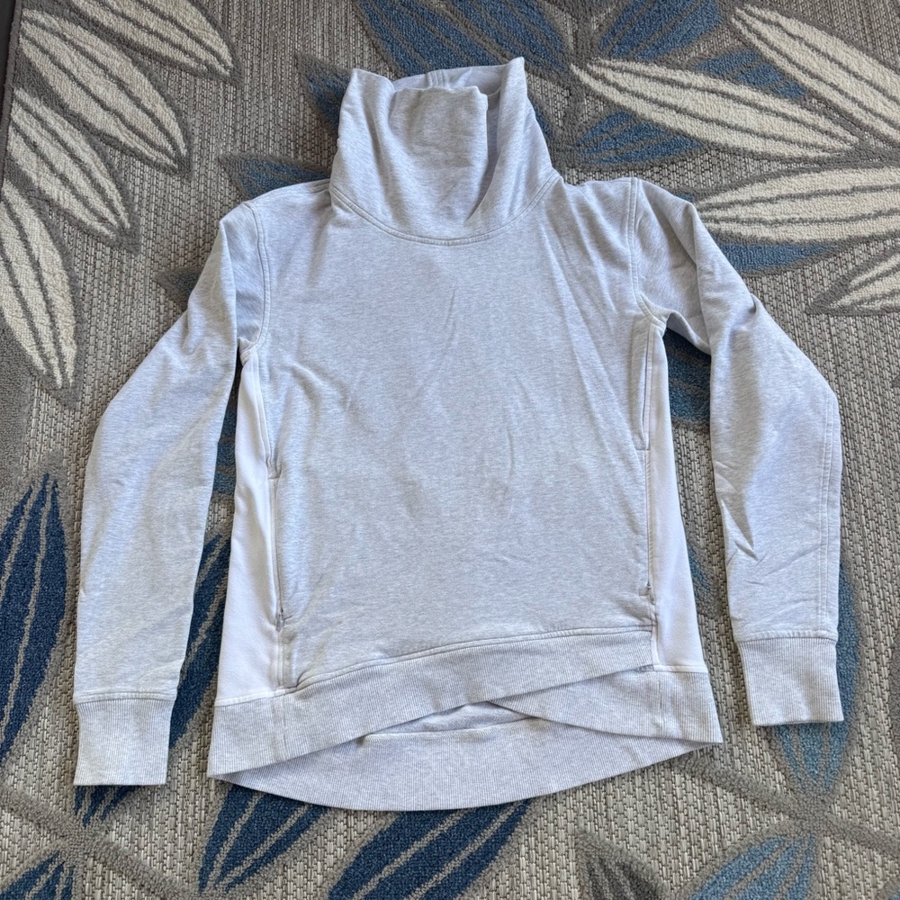 Lululemon Sweater Women’s Gray Pullover Cowl Neck Athleisure Long Sleeve Size 8